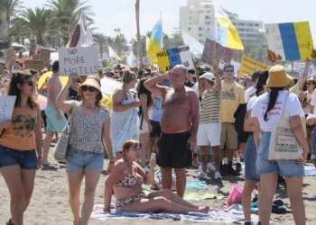 La reputación del turismo en Canarias cae por la masificación, los salarios y la crisis de la vivienda