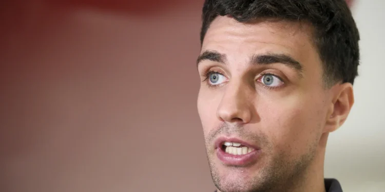 Alocén avanza en su recuperación del ligamento cruzado, pero «sin fecha de vuelta»