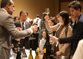 El Gobierno de Canarias y el sector vitivinícola apuestan por fortalecer las relaciones comerciales con Japón