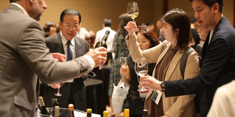 El Gobierno de Canarias y el sector vitivinícola apuestan por fortalecer las relaciones comerciales con Japón