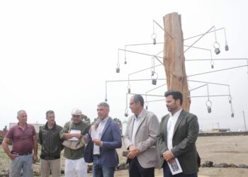 El Gobierno de Canarias inaugura la escultura Azofa en homenaje al legado ancestral de los pastores de El Hierro