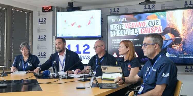 El Gobierno declara dos situaciones de alerta máxima por calor y riesgo de incendios forestales en Canarias