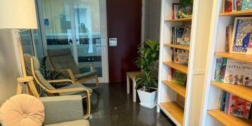 El Materno Infantil pone en marcha el proyecto Biblioteca T-Leo en Urgencias Tocoginecológicas