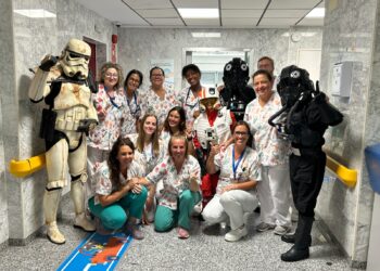 Los niños y niñas del Hospital Universitario La Candelaria reciben la visita de personajes de Star Wars