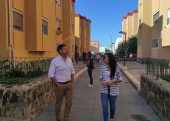Alejandro Marichal y Lucía JIménez en la Urbanización Las Llaves
