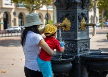 El calor activa avisos rojos en ocho comunidades autónomas y naranja en seis