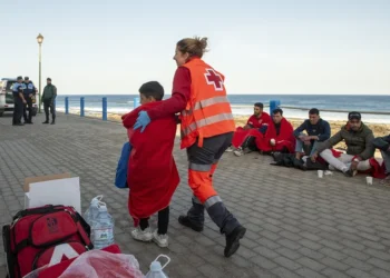 Comienzan las derivaciones de menores solicitantes de asilo desde Canarias a la Península