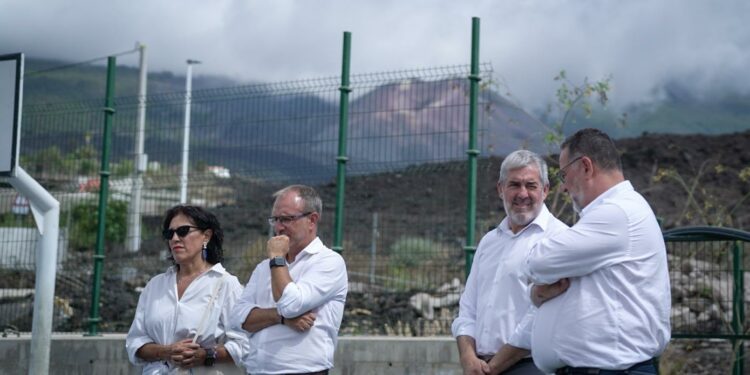 Fernando Clavijo espera que el CEIP La Laguna sea un símbolo de la resiliencia y recuperación de La Palma