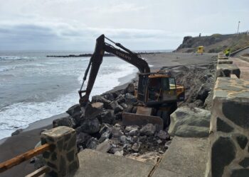 El Ayuntamiento inicia las obras para la mejora de la accesibilidad en la playa de La Laja (3)