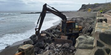El Ayuntamiento inicia las obras para la mejora de la accesibilidad en la playa de La Laja (3)