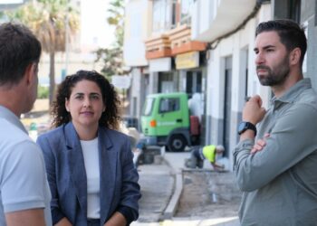 El Ayuntamiento inicia los trabajos para repavimentar las aceras de la calle Ana Benítez en el Lomo Apolinario 1