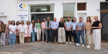 El director del SCS visita el nuevo Consultorio Local de El Cotillo, en funcionamiento desde mañana martes