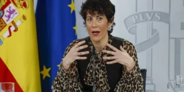 El Gobierno derivará la semana que viene a la península a ocho menores solicitantes de asilo