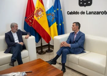 Clavijo propone a Sánchez un decreto ley que incluya la agenda canaria pendiente