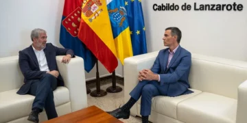 Clavijo propone a Sánchez un decreto ley que incluya la agenda canaria pendiente