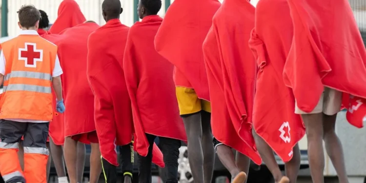 Declaran la contingencia migratoria en Canarias, Ceuta y Melilla por no tener capacidad para acoger a más menores