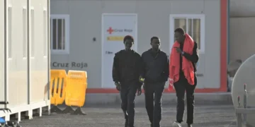 Madrid recurre ante el Tribunal Supremo el decreto del reparto de menores extranjeros