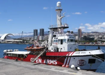 Abascal, contra el Open Arms: «Ese barco de negreros hay que hundirlo»