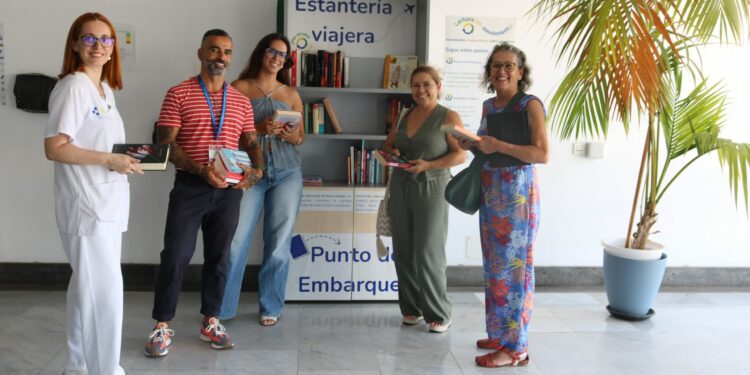 El Hospital Molina Orosa impulsa la iniciativa ‘Lectura en movimiento’ para fomentar el hábito de leer