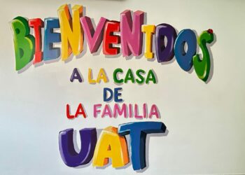 La Unidad de Atención Temprana de Fuerteventura decora su zona de acceso con motivos infantiles