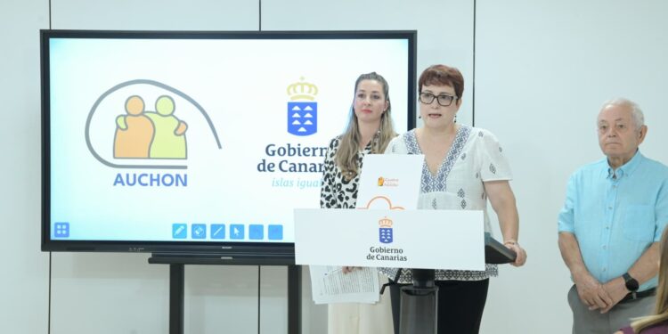 Canarias impulsa el Programa Auchón, un proyecto pionero de convivencia intergeneracional para combatir la soledad