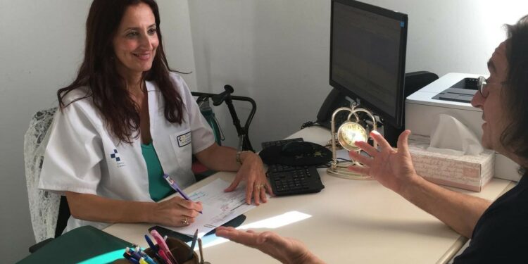 Psicólogos de Atención Primaria del Área de Salud de Lanzarote aconsejan la desconexión digital en las vacaciones