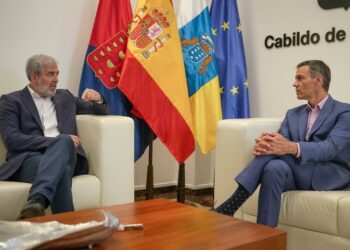 Clavijo propone a Sánchez la aprobación de un Decreto Ley específico para los asuntos canarios pendientes