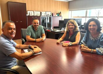 El director del SCS se reúne con miembros de la junta directiva del Colegio Oficial de Médicos de Las Palmas