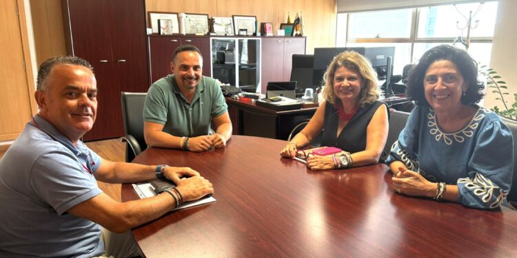 El director del SCS se reúne con miembros de la junta directiva del Colegio Oficial de Médicos de Las Palmas