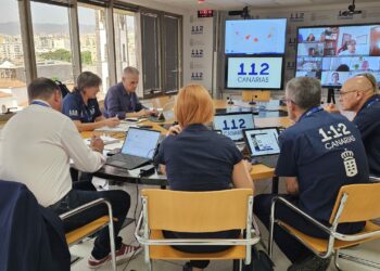 El incremento en la llegada de calima complica el episodio de calor que sufren las islas