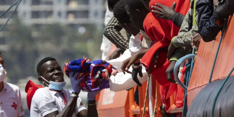 Canarias confirma 19 menores no acompañados en el mayor cayuco hasta la fecha en Gran Canaria