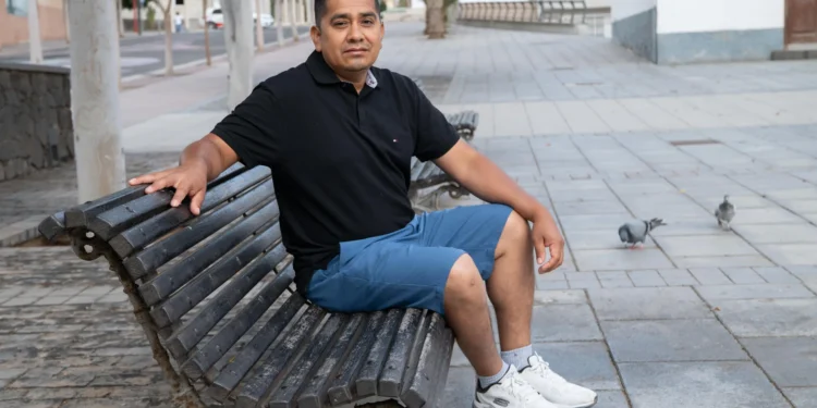 La historia de César, un salvadoreño deportado por Trump que termina en Fuerteventura