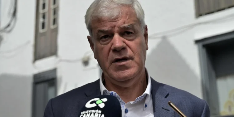 Alpidio Armas (PSOE) vuelve a destituir a David Cabrera (AH) en decisión «irrevocable»