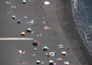 Aviso rojo por altas temperaturas el domingo en las islas orientales y Tenerife