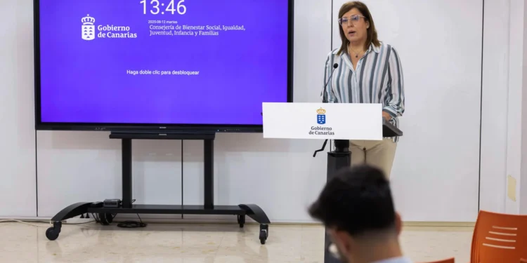 Desánimo en el Gobierno de Canarias tras suspenderse el segundo traslado de menores previsto para esta semana