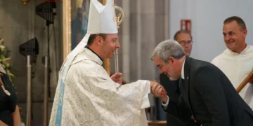 El obispo de Tenerife carga contra la xenofobia, la violencia y la bronca política