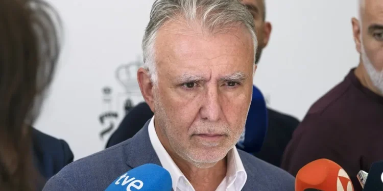 Torres: Ayuso no quiere a los menores migrantes que están en Canarias porque son negros