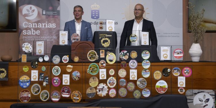 El Minero con cobertura de ceniza y Penicillium candidum, de Granja Ara, Mejor Queso de Canarias 2025