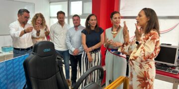 Estudiantes de los cursos de conducción del SCE en La Palma estrenan el simulador de guaguas