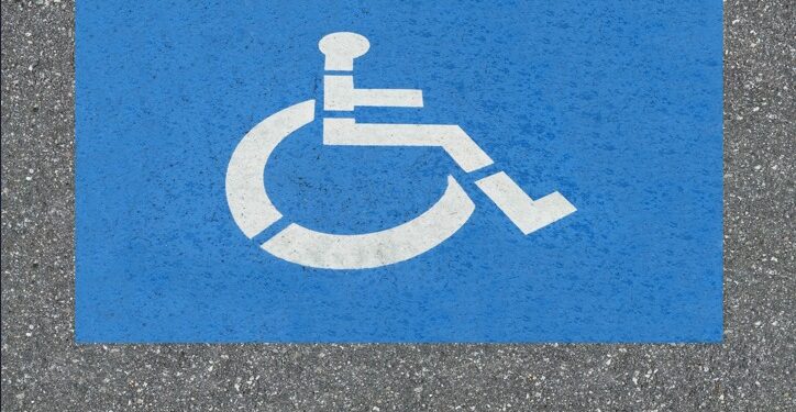 Discapacidad unifica en las islas la tarjeta de aparcamiento para personas con movilidad reducida