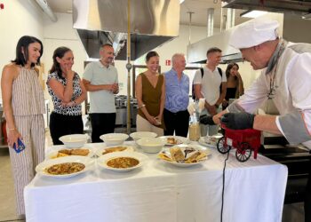 Jéssica de León visita en Fuerteventura el programa de formación del SCE dirigido a menores migrantes