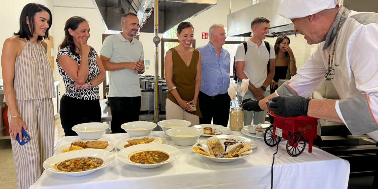 Jéssica de León visita en Fuerteventura el programa de formación del SCE dirigido a menores migrantes