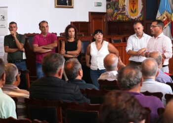 010925 Reuni�n con viticultores plaga filoxera (2)