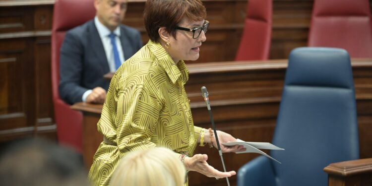 Delgado planta cara a la demagogia sobre menores migrantes no acompañados: “No existen niños ilegales”