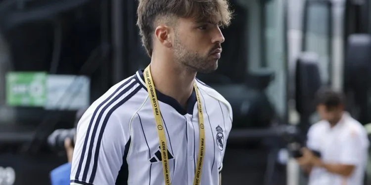 El juez abre juicio contra Raúl Asencio y otros tres exjugadores por difundir vídeos sexuales