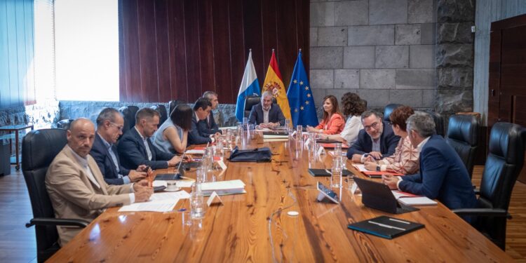 El Gobierno avanza la tramitación de dos instalaciones de emergencia en Tenerife para evitar apagones