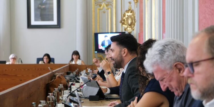 El Ayuntamiento aprueba la ampliación de 5 a 8 años del contrato para el servicio de recogida de residuos