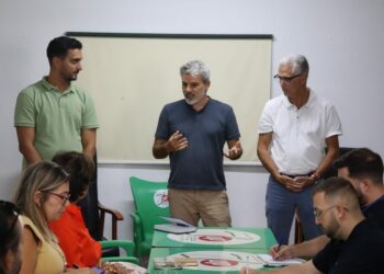 El concejal David Hernández inaugura la charla de Aqualia sobre saneamiento (I)