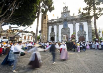 El folclore y los bailes tradicionales son parte consustancial del evento popular