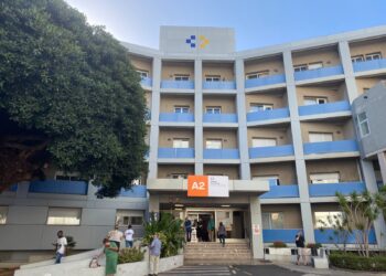 El Hospital Universitario La Candelaria analiza el alto impacto dermatológico que supone la travesía en patera